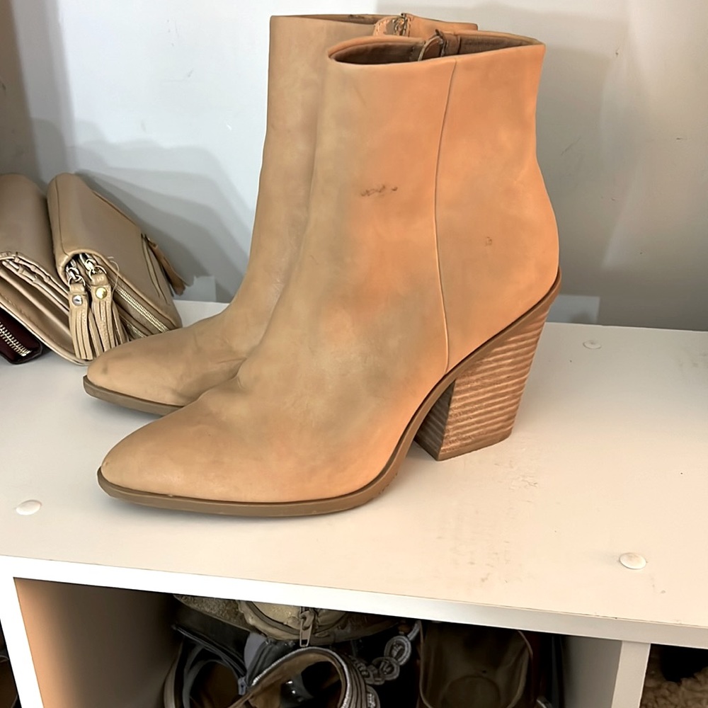 Buckle boots
